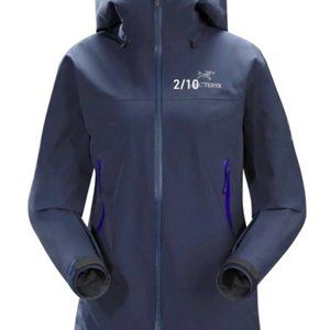 Arc'Teryx women's Beta LT Jacket in Black Sapphire
